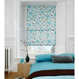 Рулонные шторы в спальне фото в интерьере пример 1638