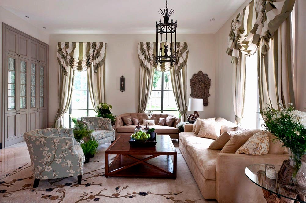 Комбинация из английских и классических портьер из одинаковой ткани